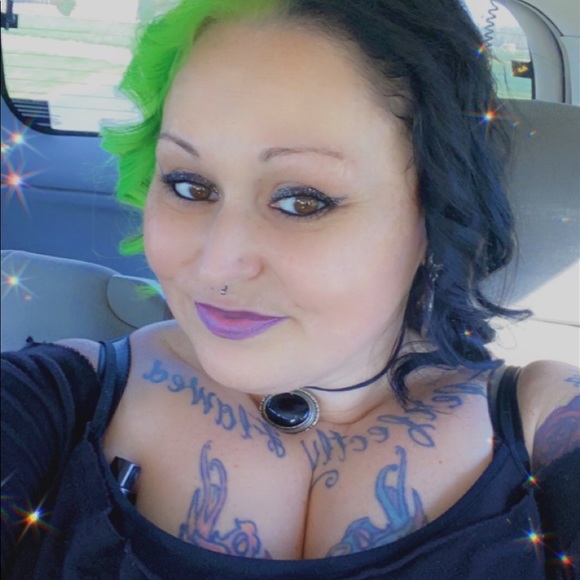 Meet your Posher, Kim - Picture 2 of 4